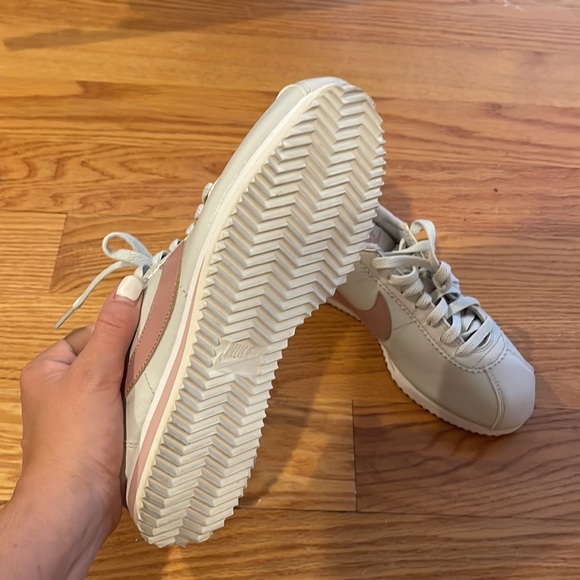 NIKE CHEERLEADING SHOES 7 - Picture 5 of 6